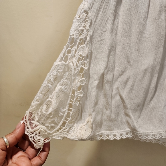 XHILARATION Women's cream Embroidered Drawnstring Shorth size L NWT - Picture 3 of 12